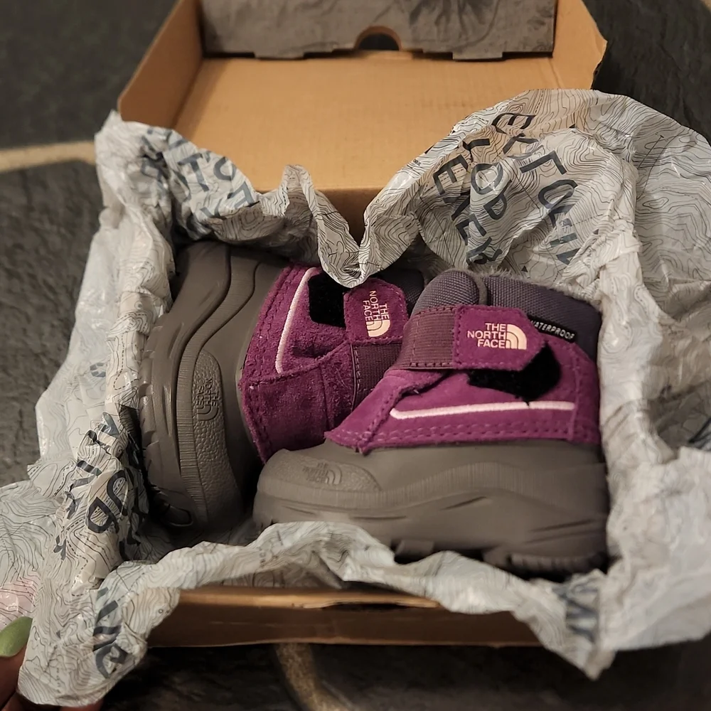 The North Face Grey/Purple Alpenglow Insulated Snow Boots SIZE 4T